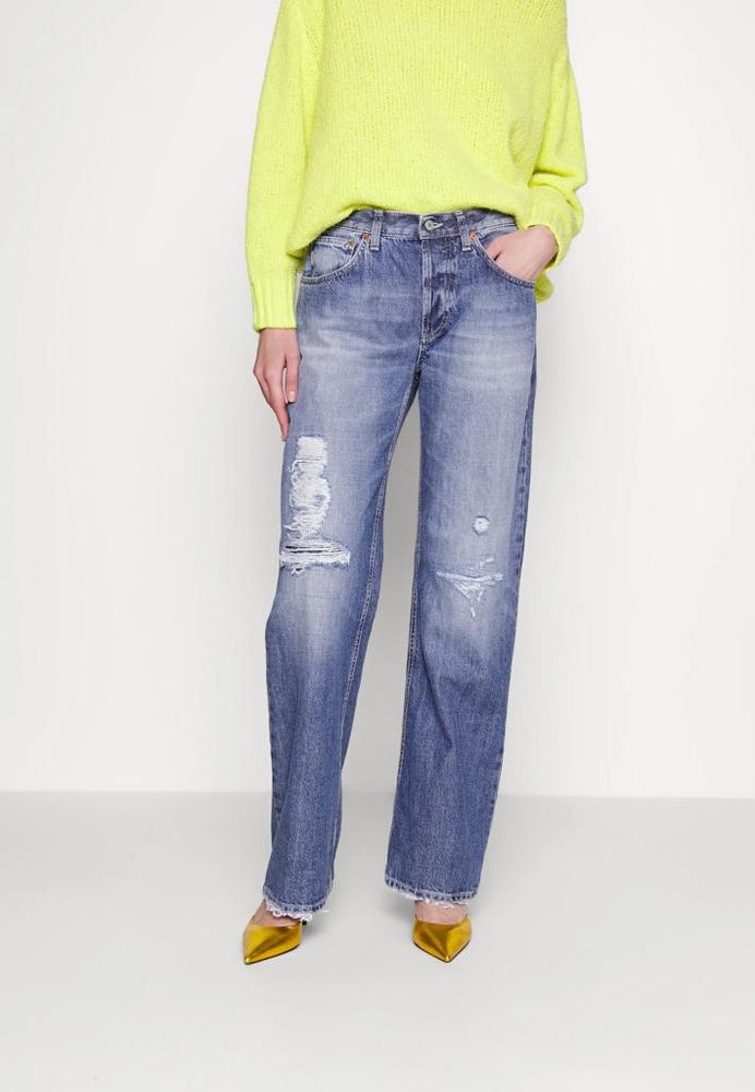 Versatili e affascinanti: come indossare i jeans bootcut per essere trendy nella primavera 2023