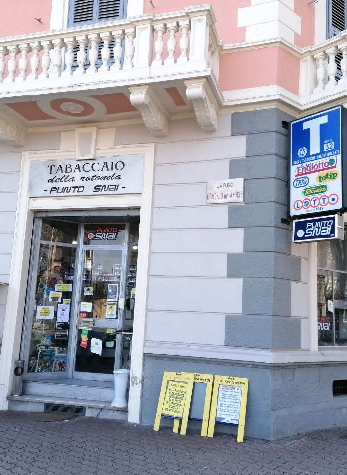 Tabaccaio pestato da un cliente in largo De Amicis a Cuneo. Polizia alla ricerca dell’aggressore