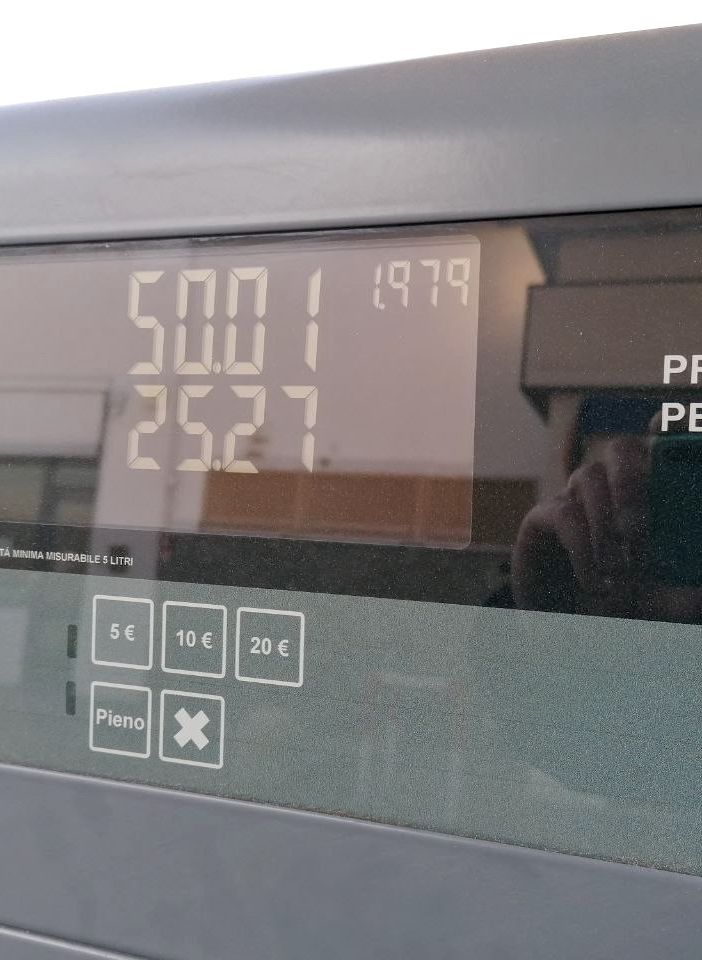 Prezzi carburanti: decreto in vigore, sconti alla pompa attesi in giornata