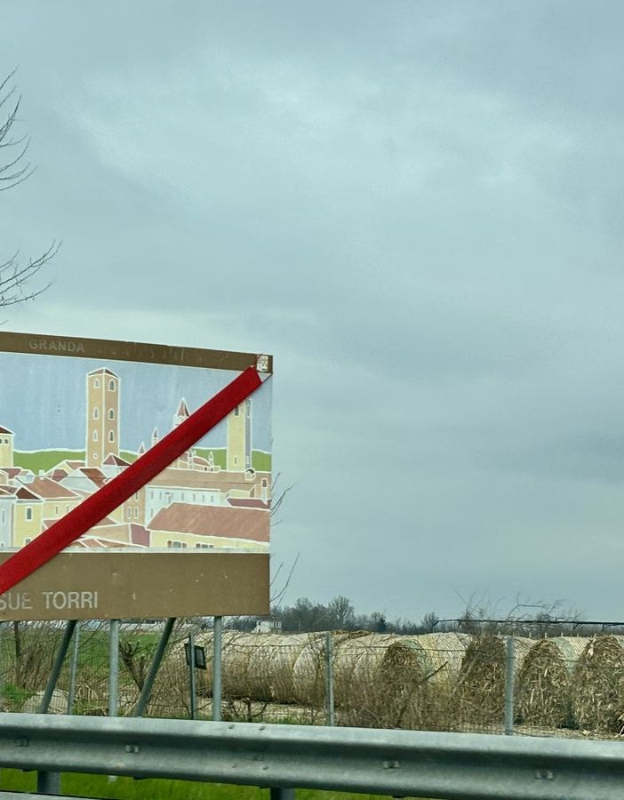 Fuori legge i pannelli turistici sull’autostrada Torino-Savona, sanzionata Autofiori