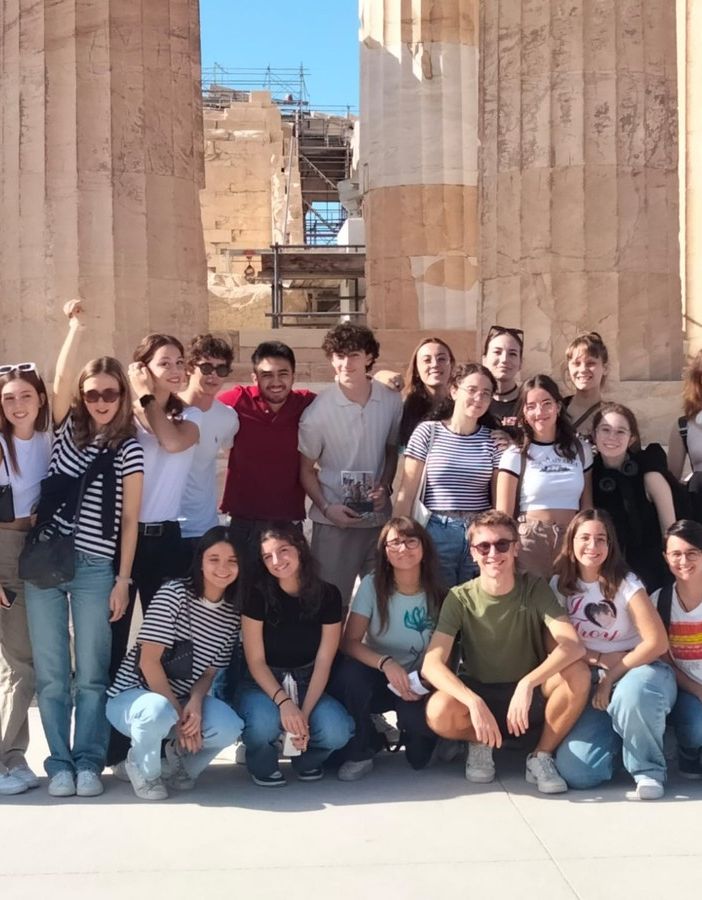 Una classe dell'ultimo anno del Liceo Classico in viaggio di istruzione in Grecia.