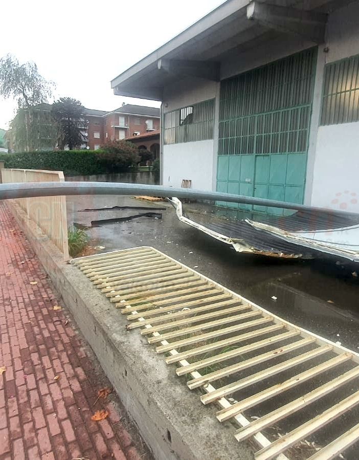 Le immagini della copertura finita in via Neive a Castagnito
