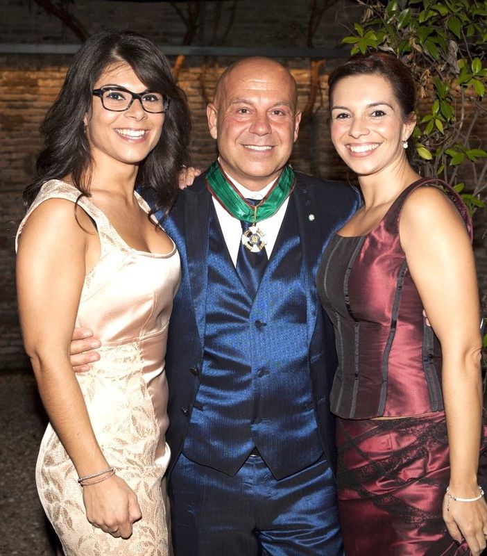Giuseppe Piumatti insieme alle figlie Sonia e Sabrina