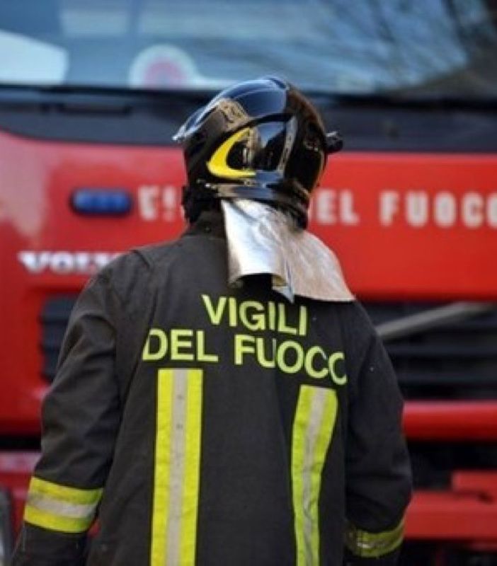 Esce di strada e si cappotta in frazione Pollenzo di Bra