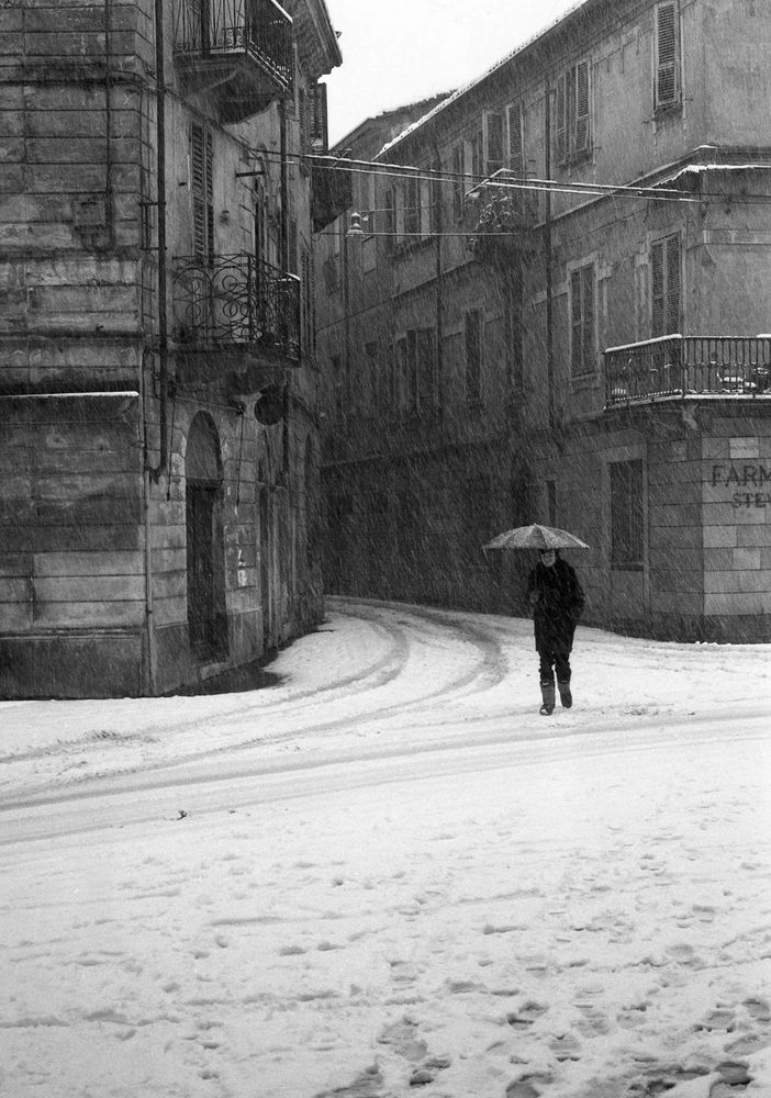 Alba e la neve, passeggiate in centro (Foto archivio Antonio Buccolo)