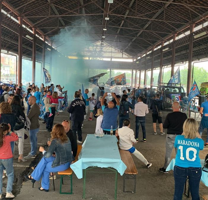 La festa per lo Scudetto del Napoli ad Alba, tra musica, colori e allegria