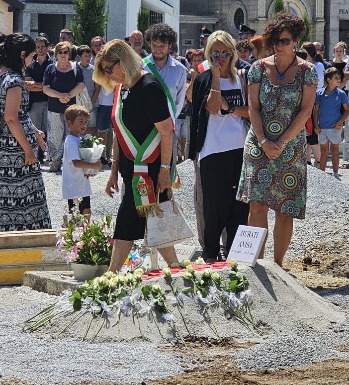 Al cimitero di Caraglio i funerali di Anisa Murati, 7 anni