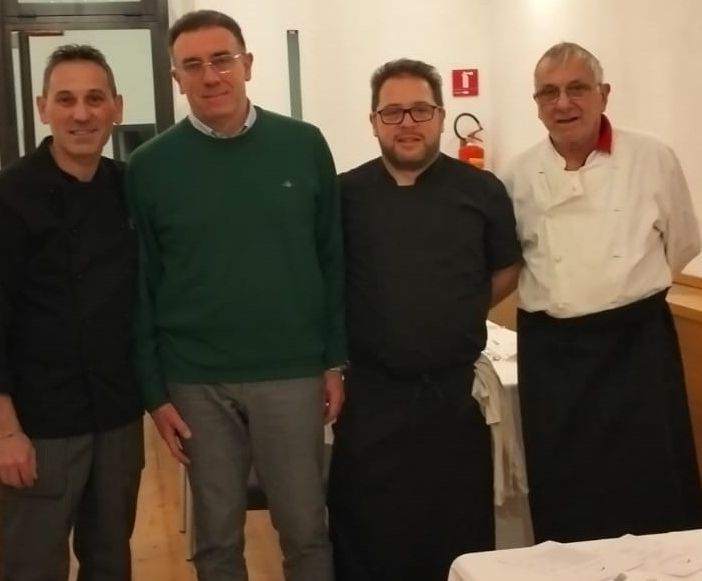Il sindaco di Revello Paolo Motta tra Alberto e Marco Gosso e Antonio Sottilotta