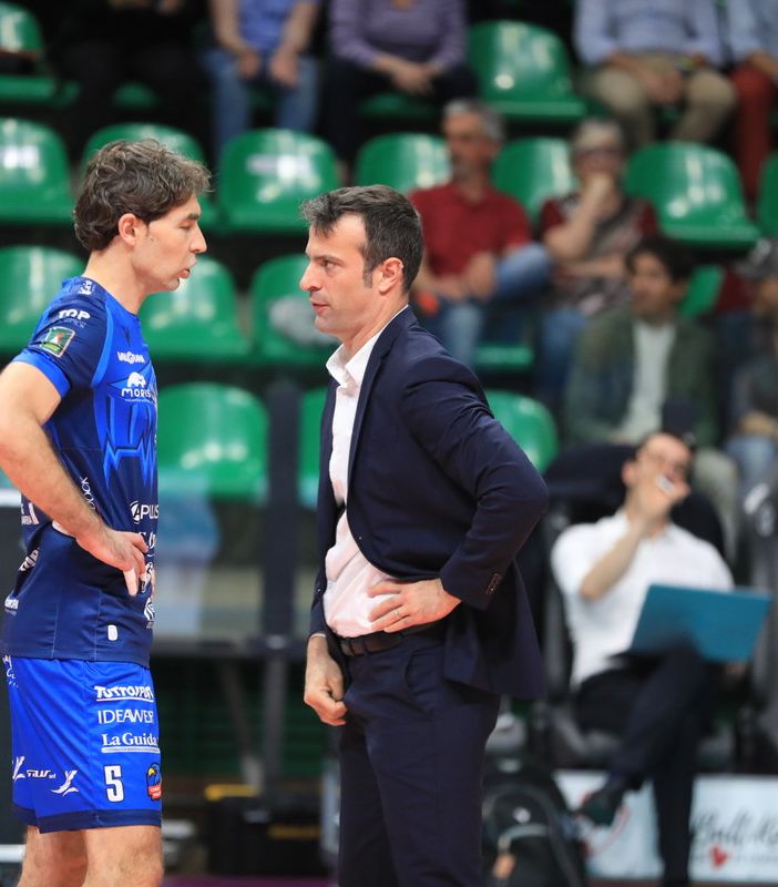 Coach Battocchio a colloqui con Daniele Sottile (Foto: Margherita Leone)