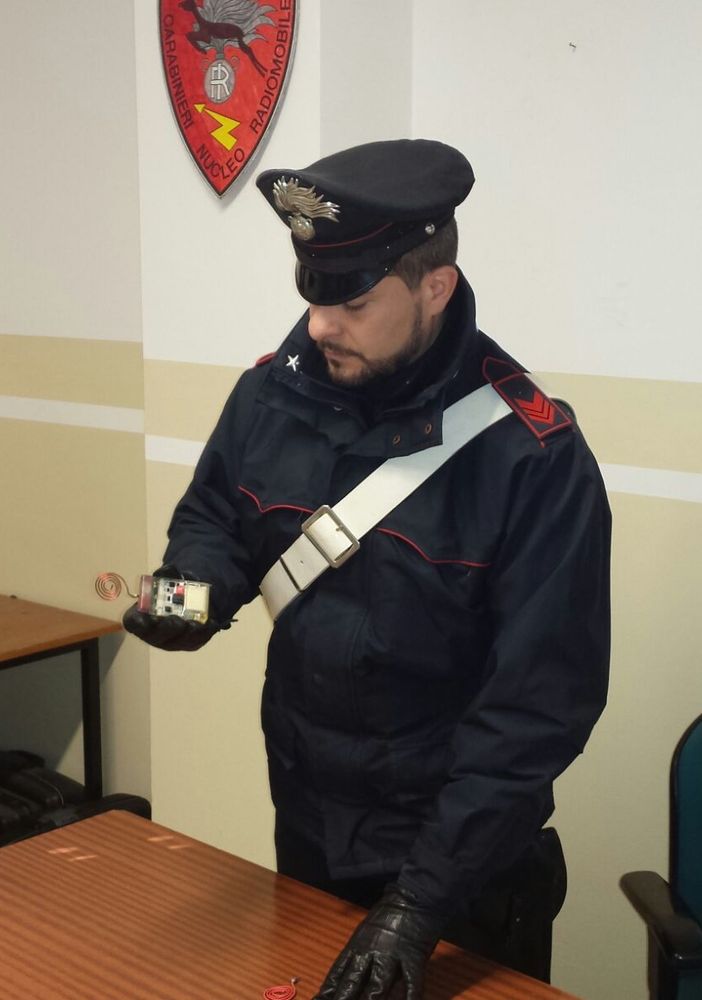 Aveva in auto un apparecchio capace di mandare in tilt videopoker e slotmachines: beccato dai carabinieri della compagnia di Bra
