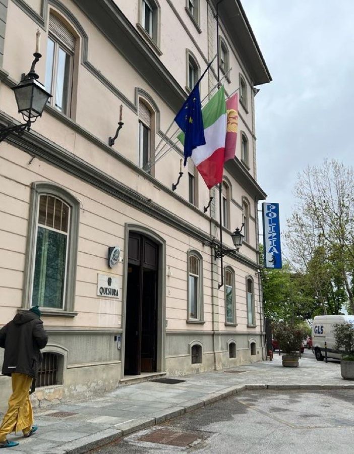 Non potranno stazionare e accedere, per un periodo che va da 12 a 24 mesi, a tutti i bar, caffè, gelaterie, pasticcerie ed esercizi similari in corso Nizza di Cuneo