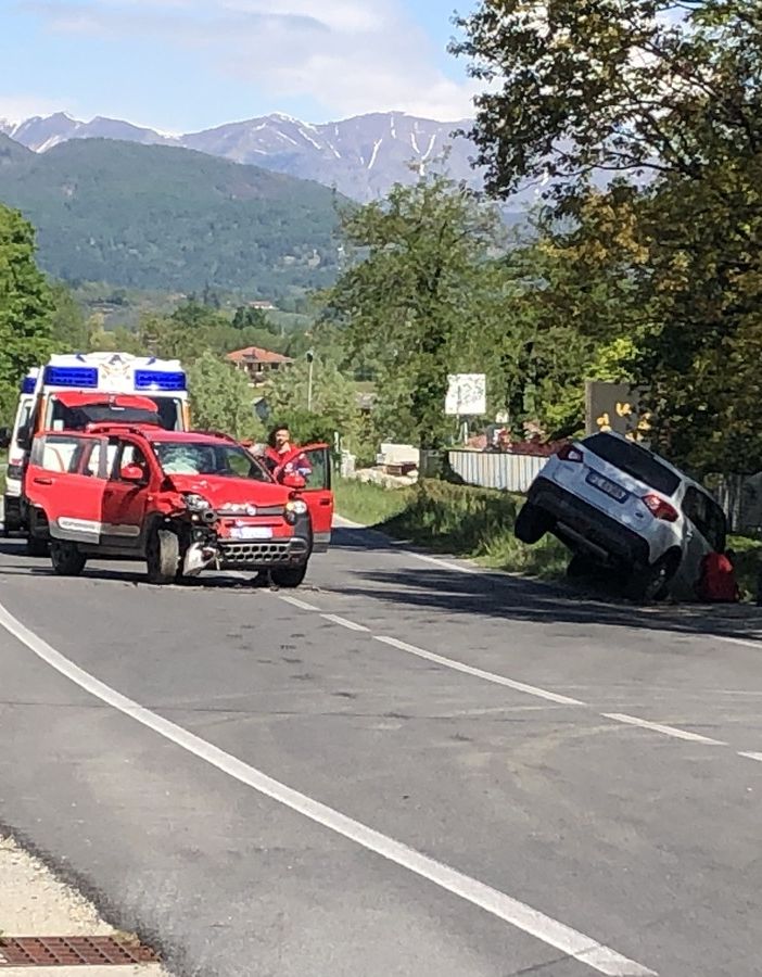 Incidente a Bagnolo Piemonte: coinvolte due auto