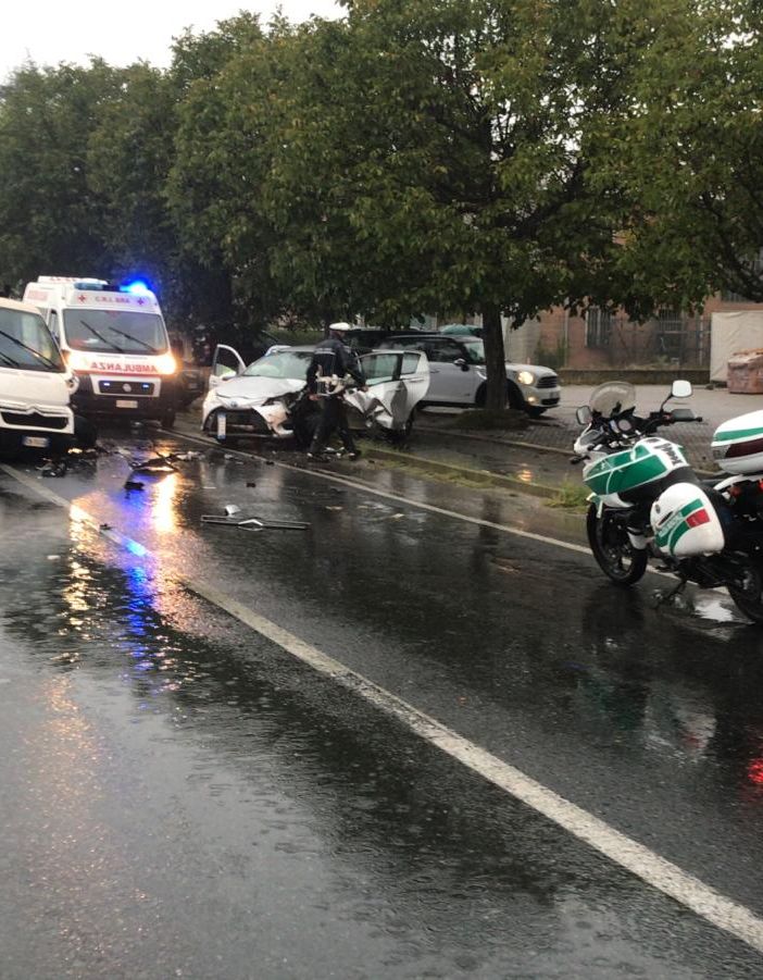 Bra, frontale in via Don Orione: due feriti a Verduno per accertamenti