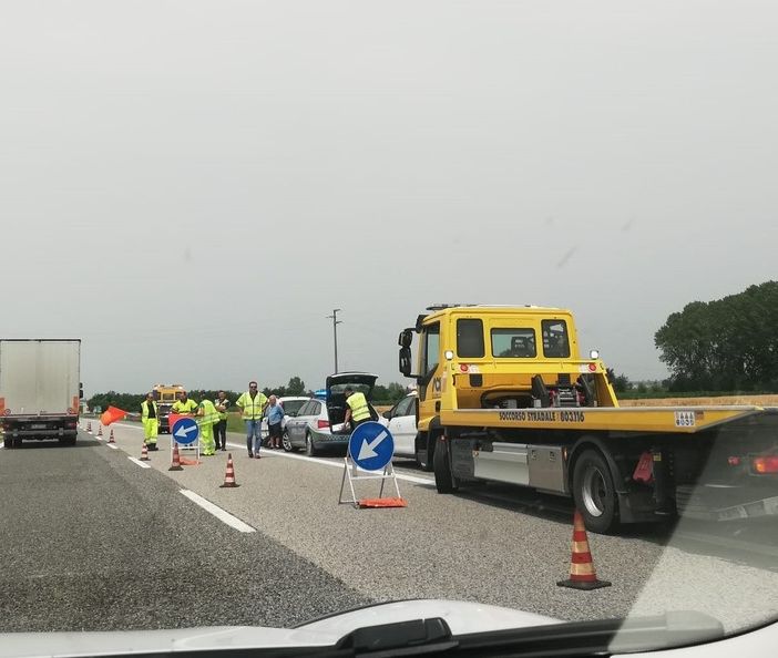 Incidente sull'A6: due auto coinvolte, Polstrada sul posto