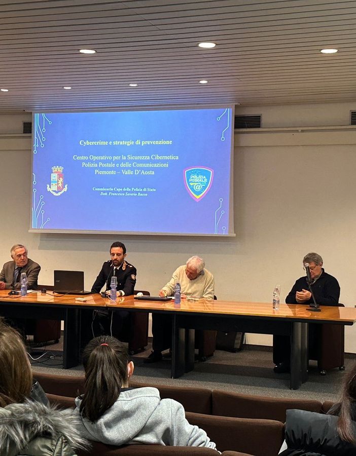 Alcuni momenti dell'incontro tenuto ieri nella sala convegni di Banca d'Alba