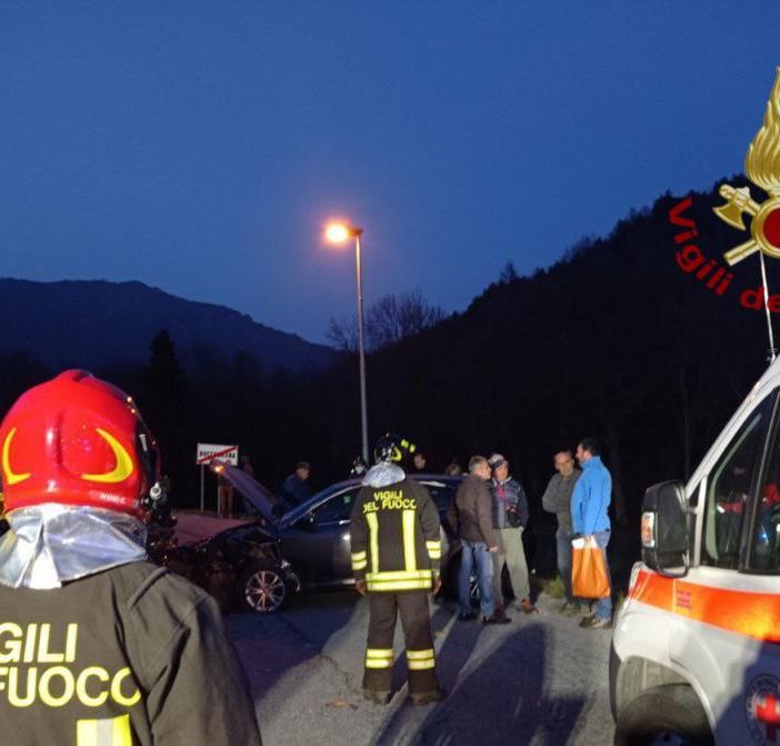 Frontale tra due auto a Roccabruna