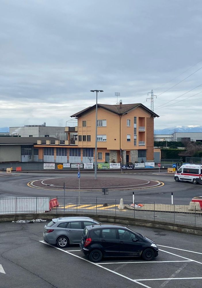 Dopo anni, finalmente, Fossano ha la rotatoria tra via Villafalletto e via Circonvallazione (VIDEO)
