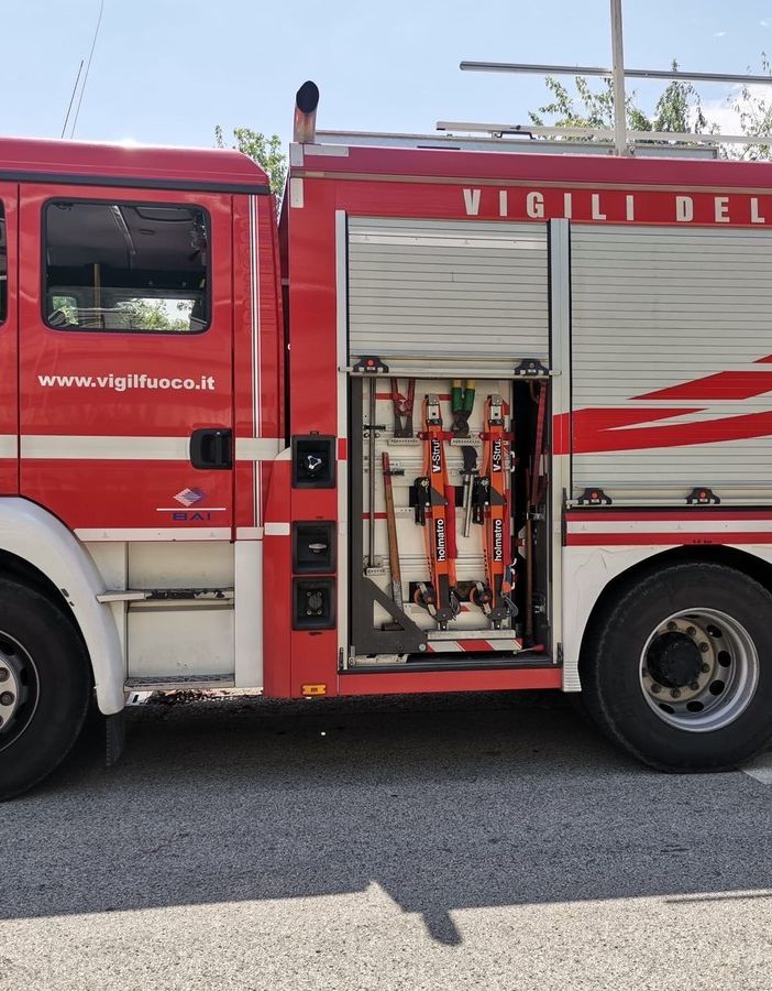 Auto in fiamme a Cosseria, lungo l'A6: chiamati anche i vigili del fuoco di Cuneo