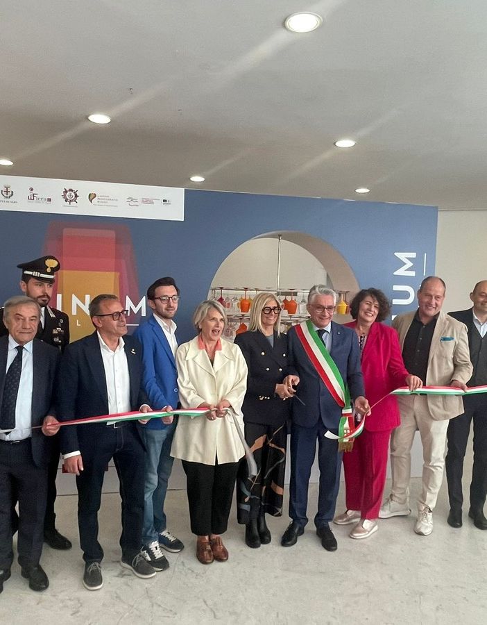Ad Alba è ancora tempo di Vinum: apre i battenti la grande enoteca a cielo aperto