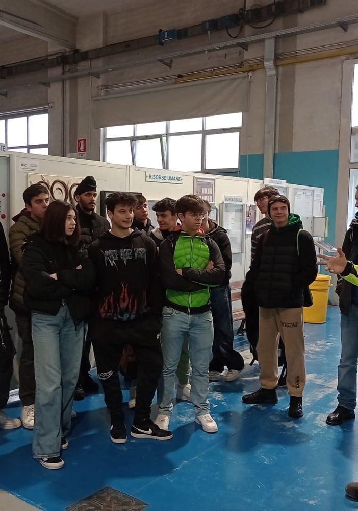 Il “Cigna” in visita all’AEROVAC Composite One di Mondovì