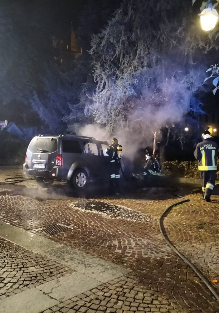 E' allarme nel saviglianese per un probabile piromane che dà fuoco alle auto parcheggiate