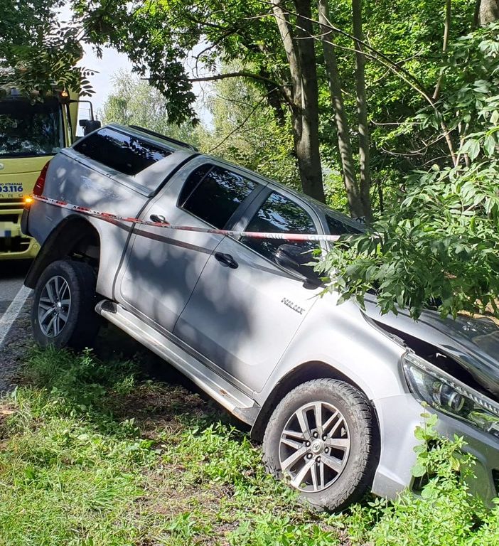 Auto fuori strada tra Roburent e Serra Pamparato