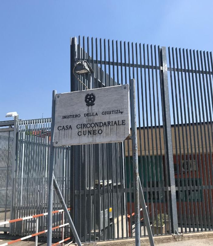 Agente al Cerialdo perde i sensi colpito al volto da un detenuto: trasportato all'ospedale di Cuneo