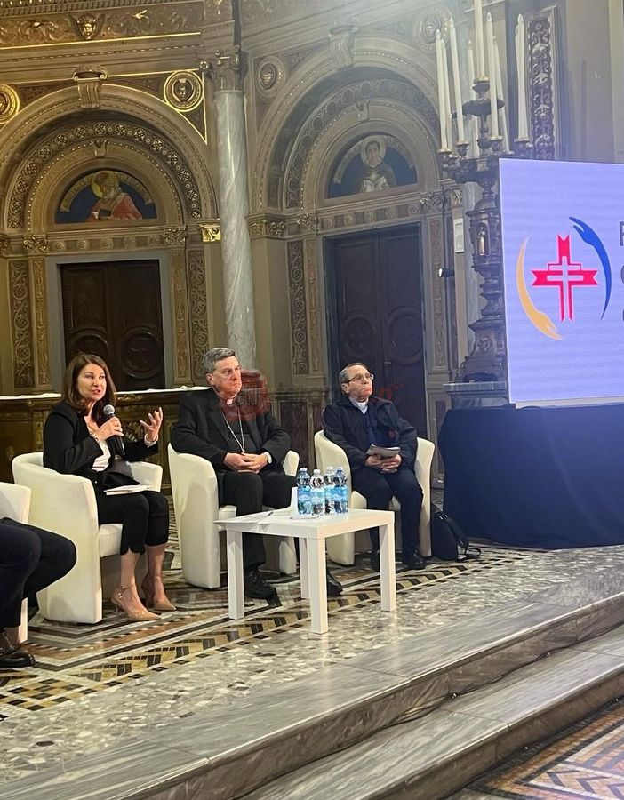 Un Campus per specializzandi, un'aula magna nella chiesa, una grande area verde e la piazza sui tetti