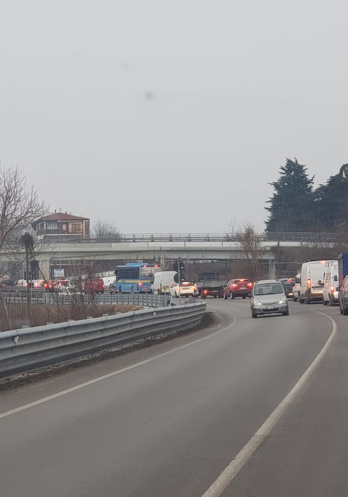 Fossano: tamponamento sulla rotonda di via Cuneo