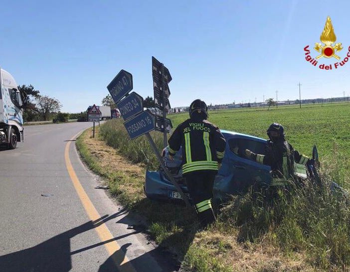 Incidente tra due macchine e un mezzo della nettezza urbana sulla SP 662: muore un automobilista
