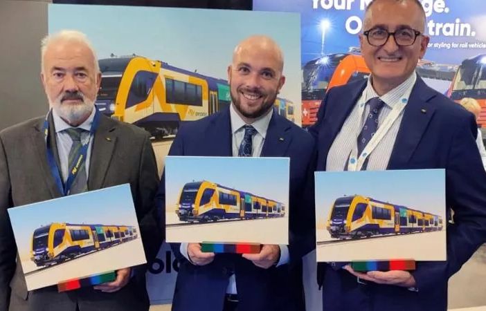 Saluzzo, il primo incontro &quot;Parole al treno&quot; tra utenza e manager di Arenaways, la Compagnia che gestirà la linea di servizio pubblico Savigliano Saluzzo Cuneo, dal prossimo 7 gennaio