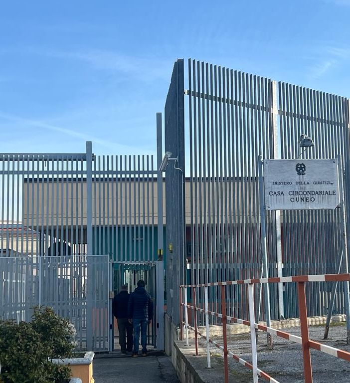 Aggressione in cella al Cerialdo: detenuto colpito in faccia con un piatto dal compagno