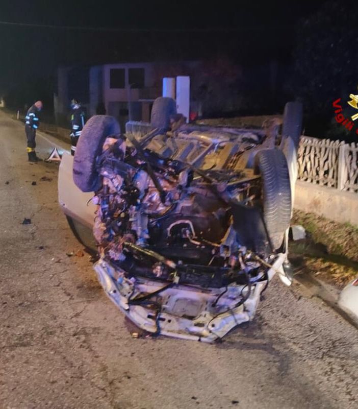 Peveragno: auto si ribalta in via Cuneo