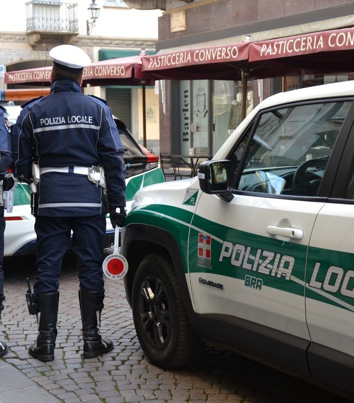 Trovata senza vita nella sua abitazione un'anziana di Bra, a dare l'allarme i vicini