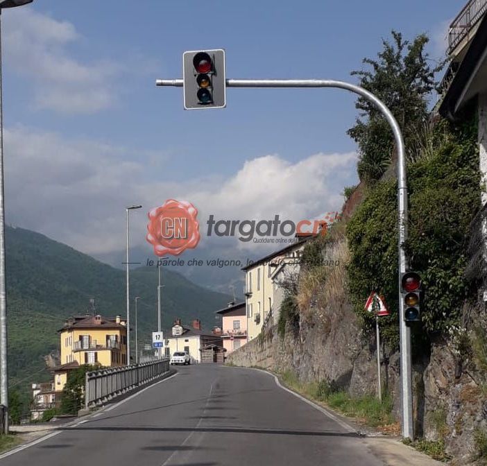 Dal 1° agosto è attivo il semaforo a Demonte, il sindaco Bernardi: “Primo impatto positivo”