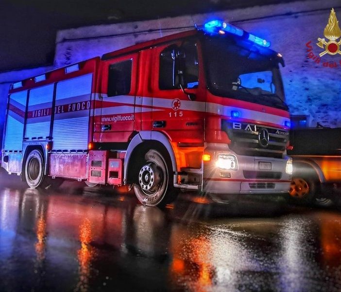 Auto in fiamme a Caramagna Piemonte: nessun ferito