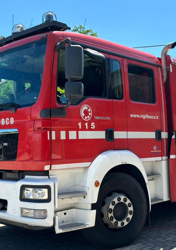 Traffico rallentato a Barge per un Tir in difficoltà a causa di un guasto all'impianto dei freni