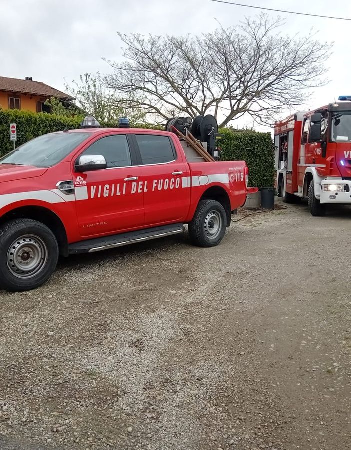 Incendio a un camino a Sommariva del Bosco: soccorsa una persona