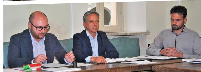 Nella foto la Giunta di Paesana Nella foto la Giunta di Paesana