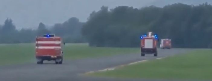 Frecce Tricolori, veivolo va a sbattere contro gli alberi durante l'atterraggio Frecce Tricolori, veivolo va a sbattere contro gli alberi durante l'atterraggio