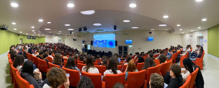 L'I.I.S. Arimondi Eula di Savigliano – Racconigi alla conferenza "Arte e Scienza – Incontro Cosmico" a Torino L'I.I.S. Arimondi Eula di Savigliano – Racconigi alla conferenza "Arte e Scienza – Incontro Cosmico" a Torino