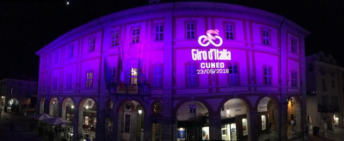 Cuneo si tinge di rosa: è davvero tutto pronto per l'arrivo del "Giro"