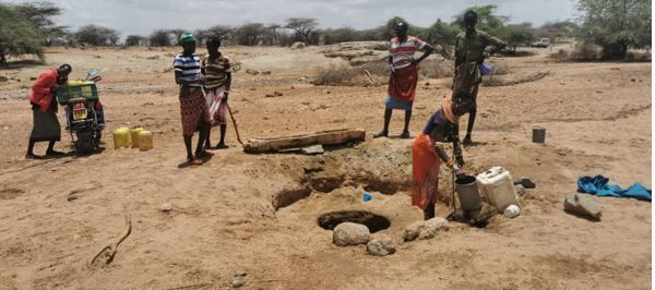 Un pozzo scavato in terra a Kipsing, nella Contea di Isiolo