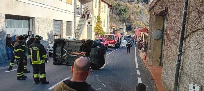 Incidente sulla Statale 28 al Colle di Nava: auto si ribalta, ferito un trentenne Incidente sulla Statale 28 al Colle di Nava: auto si ribalta, ferito un trentenne