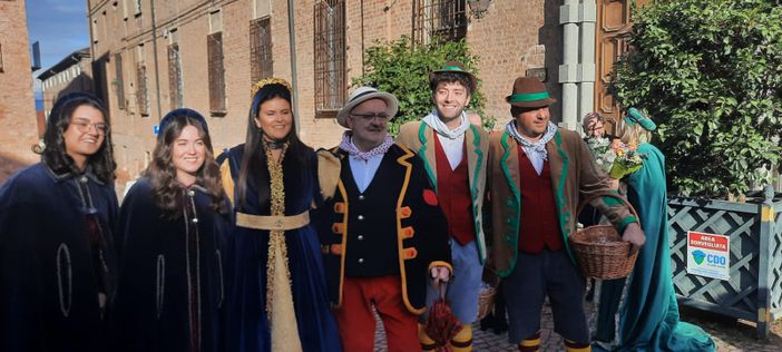 Le maschere ufficiali del Carnevale di Saluzzo con la nuova Castellana Jessica Peruccio Le maschere ufficiali del Carnevale di Saluzzo con la nuova Castellana Jessica Peruccio