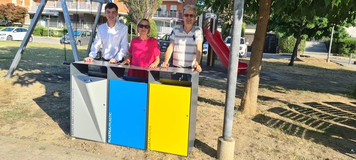 Nuovi contenitori per la differenziata nei parchi di Alba Nuovi contenitori per la differenziata nei parchi di Alba