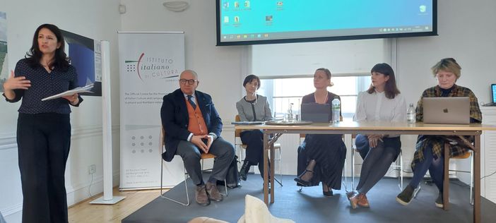 Il sindaco Gianni Gatti ad Edimburgo con la professoressa Emanuela Patti e il console italiano in Scozia Veronica Ferrucci