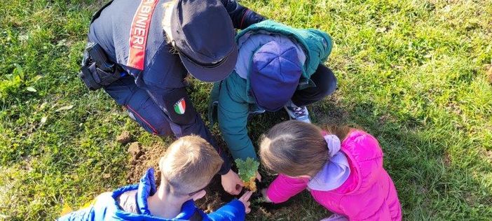 Mondovì, il piacere di leggere con la "Biblioteca errante" Mondovì, il piacere di leggere con la "Biblioteca errante"