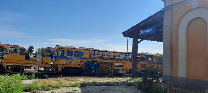Saluzzo, lavori sui binari per la riattivazione Saluzzo, lavori sui binari per la riattivazione