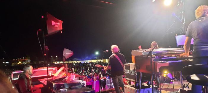 Borgo San Dalmazzo, in 4.500 al concerto dei Nomadi in ricordo di Luca e Andrea Borgo San Dalmazzo, in 4.500 al concerto dei Nomadi in ricordo di Luca e Andrea